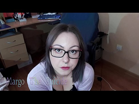 ❤️ Сэксуальная дзяўчына ў акулярах глыбока адсмоктвае фалаімітатар на камеру ️ Жорсткае порна у нас ️❤