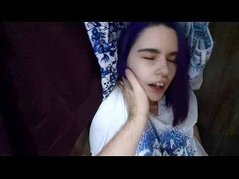 ❤️ Знайшоў сваю сястру ў шафе і дапамог ёй скончыць ️ Жорсткае порна у нас ️❤